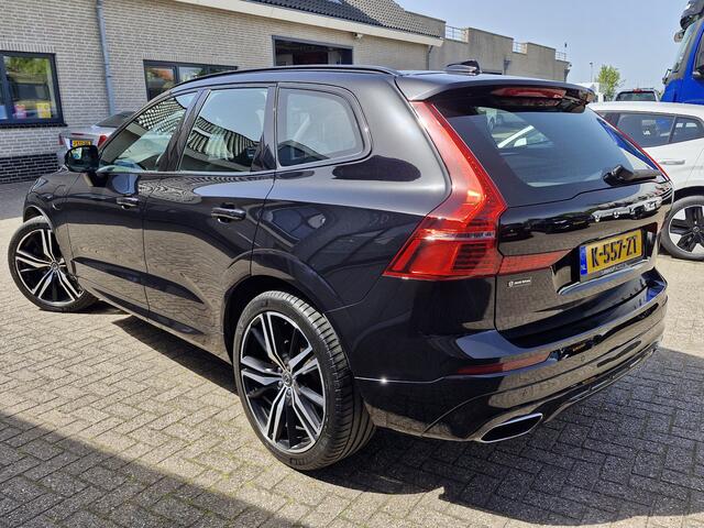 Volvo XC60 Recharge T6 AWD R-Design ALLE OPTIES luchtvering | Lounge Pack (audio installatie premium, head-up display, parkeersensor voor, rondomzicht camera) en Climate Pro Pack (stuur verwarmd, achterbank verwarmd, voorstoelen verwarmd)