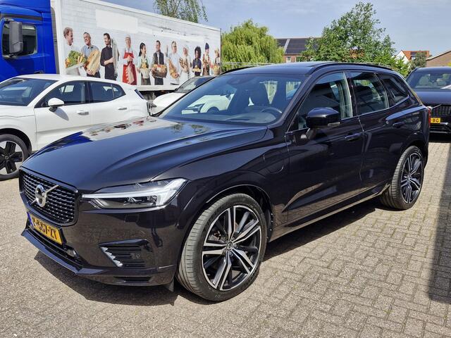 Volvo XC60 Recharge T6 AWD R-Design ALLE OPTIES luchtvering | Lounge Pack (audio installatie premium, head-up display, parkeersensor voor, rondomzicht camera) en Climate Pro Pack (stuur verwarmd, achterbank verwarmd, voorstoelen verwarmd)