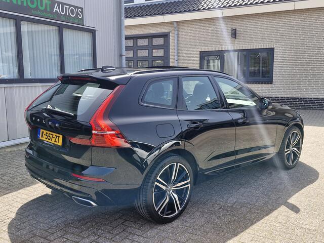 Volvo XC60 Recharge T6 AWD R-Design ALLE OPTIES luchtvering | Lounge Pack (audio installatie premium, head-up display, parkeersensor voor, rondomzicht camera) en Climate Pro Pack (stuur verwarmd, achterbank verwarmd, voorstoelen verwarmd)