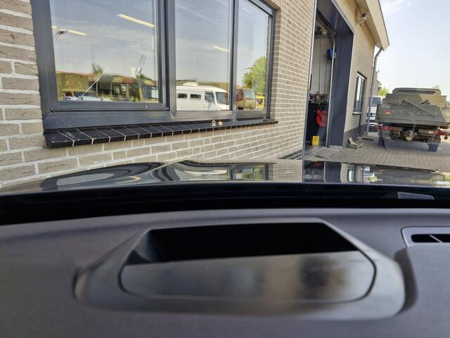 Volvo XC60 Recharge T6 AWD R-Design ALLE OPTIES luchtvering | Lounge Pack (audio installatie premium, head-up display, parkeersensor voor, rondomzicht camera) en Climate Pro Pack (stuur verwarmd, achterbank verwarmd, voorstoelen verwarmd)