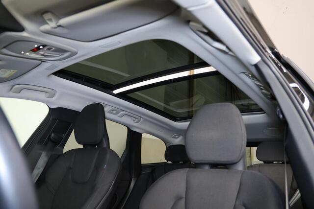Volvo XC60 T6 Recharge AWD Inscription Expression - Panorama/schuifdak - IntelliSafe Assist - Harman/Kardon audio - Adaptieve LED koplampen - Parkeercamera achter - Verwarmde voorstoelen & stuur - Parkeersensoren voor & achter - Draadloze tel. lader - Extra getint glas - Inklapbare trekhaak - 18' LMV
