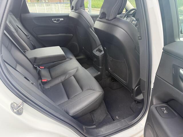 Volvo XC60 2.0 T6 Recharge AWD Ultimate Dark