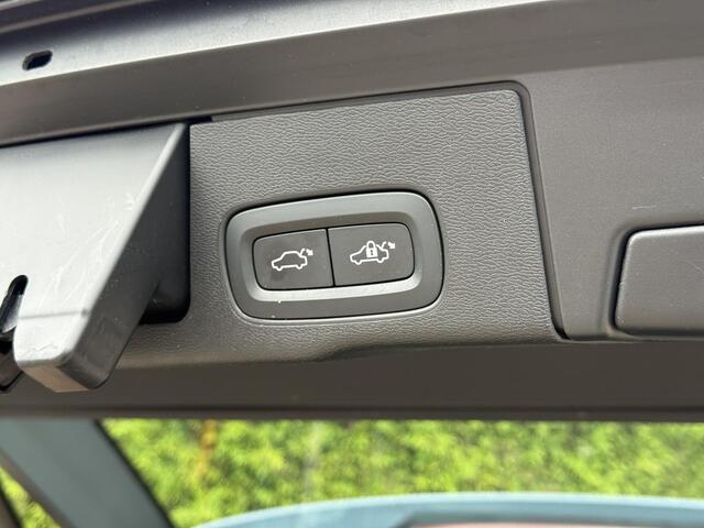 Volvo XC60 B4 Momentum Pro Leder | Trekhaak | Bliss | Keyless | Elektrische stoelen | Cruise control |