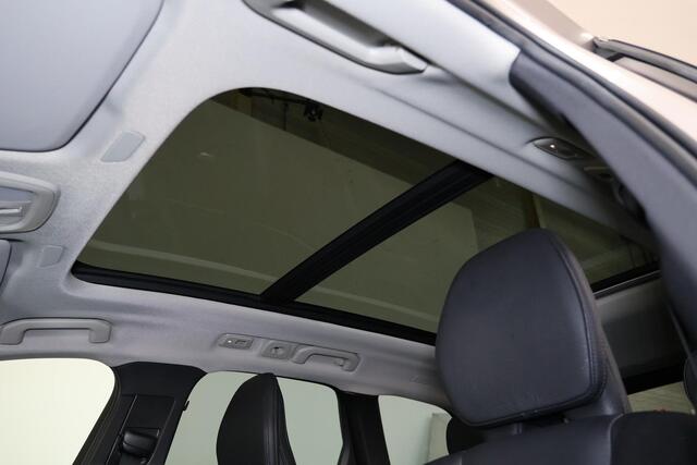 Volvo XC60 T6 Recharge AWD Inscription - Luchtvering - Panorama/schuifdak - IntelliSafe Assist & Surround - 360º Camera - Harman/Kardon audio - Verwarmde voorstoelen, stuur & achterbank - Parkeersensoren voor & achter - Elektr. bedienb. voorstoelen met geheugen - Head up display - Draadloze tel. lader - Standkachel - Extra getint glas - Inklapbare trekhaak - 21' LMV