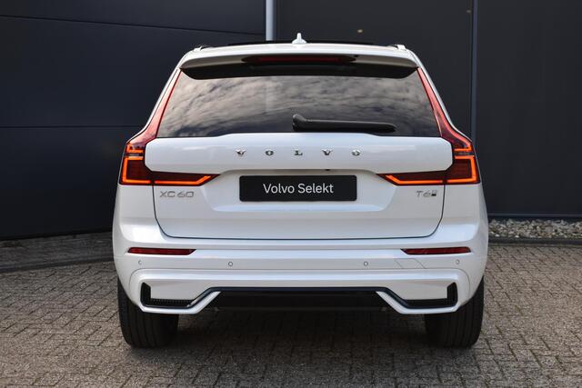 Volvo XC60 T6 Plug-in hybrid AWD Ultra Dark | Luchtvering | Trekhaak | Verwarmbare voorstoelen, achterbank en stuurwiel | Premium audio by Harman Kardon | Apple carplay/Android auto | Panoramisch Schuif-/kanteldak | 360 graden Camera | BLIS | Adaptieve Cruise Control |