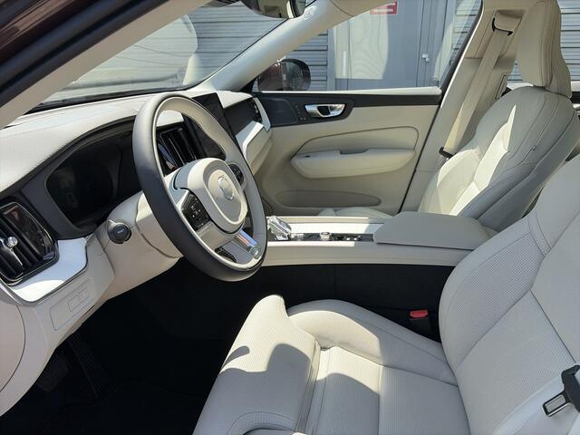 Volvo XC60 T6 Plug-in hybrid AWD Ultra Bright / 22" Velgen / Luchtvering / Mulberry Red / Blond geventileerd nappa leder /