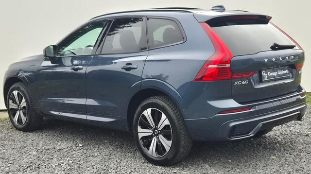 Volvo XC60 2.0 T6 Phev AWD Plus Dark 19" Wielen - Panoramadak - Lighting - Harman Kardon Audio - 360 Cam - Alarm - Climate - Privacy Glass - 2250 KG Trekgewicht - RA000 Interieur Zwart Leder - Power seats met memory - Full led koplampen
