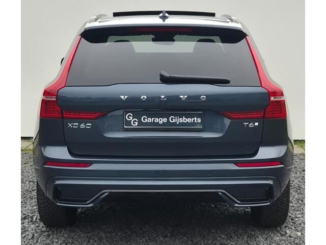 Volvo XC60 2.0 T6 Phev AWD Plus Dark 19" Wielen - Panoramadak - Lighting - Harman Kardon Audio - 360 Cam - Alarm - Climate - Privacy Glass - 2250 KG Trekgewicht - RA000 Interieur Zwart Leder - Power seats met memory - Full led koplampen