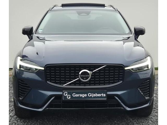 Volvo XC60 2.0 T6 Phev AWD Plus Dark 19" Wielen - Panoramadak - Lighting - Harman Kardon Audio - 360 Cam - Alarm - Climate - Privacy Glass - 2250 KG Trekgewicht - RA000 Interieur Zwart Leder - Power seats met memory - Full led koplampen