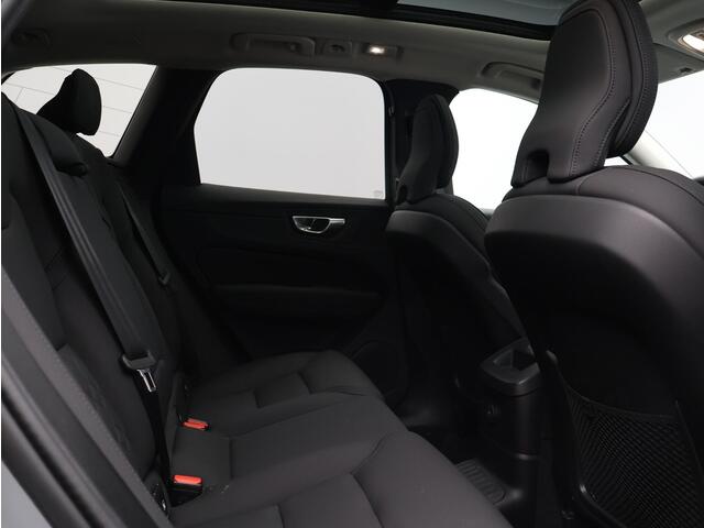 Volvo XC60 T6 AWD Plug-in hybrid Ultra Dark / Trekhaak / Head up displ. / Harman Kardon / 360 camera / Stoel+stuur+achterbankverw.
