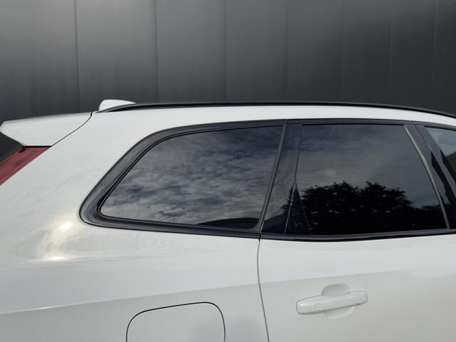 Volvo XC60 2.0 T6 Plug-in hybrid AWD R-Design | Luchtvering | 360 Camera | Intelli safe | Trekhaak