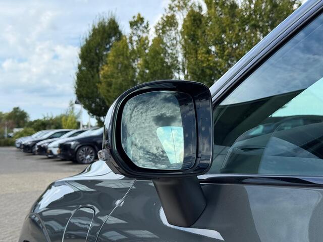 Volvo XC60 T6 Plug-in hybrid AWD Ultra Dark | Trekhaak | Panoramadak | Luchtvering | 360 Graden Camera | Harman / Kardon |
