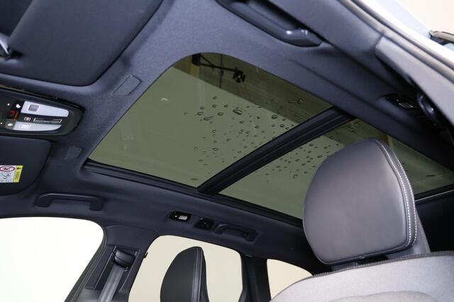 Volvo XC60 T6 Recharge AWD Plus Black Edition - Panorama/schuifdak - IntelliSafe Assist & Surround - 360º Camera - Harman/Kardon audio - Verwarmde voorstoelen, stuur & achterbank - Parkeersensoren voor & achter - Elektr. bedienb. voorstoelen met geheugen - Head up display - Draadloze tel. lader - Extra getint glas - 21' LMV