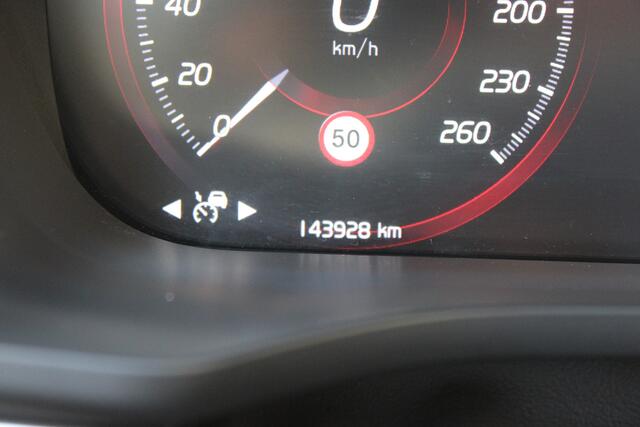 Volvo XC60 2.0 T8 Twin Engine AWD Inscription PANO B&W LUCHTV TREKH LED 143000KM!!!