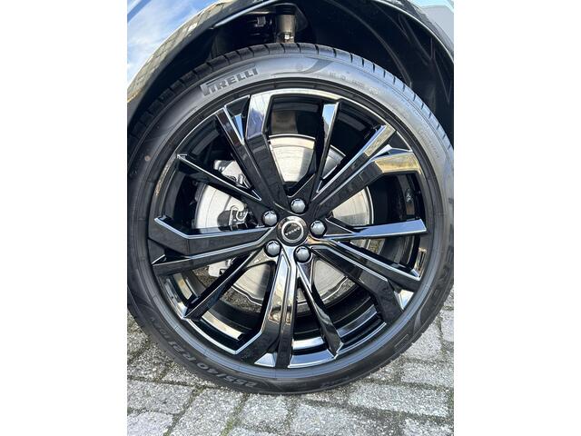 Volvo XC60 2.0 T6 Plug-in hybrid AWD Plus Black Edition Panorama dak / Extra getint glas / 360 camera / Contourstoelen / keyless drive/entry / Head up display