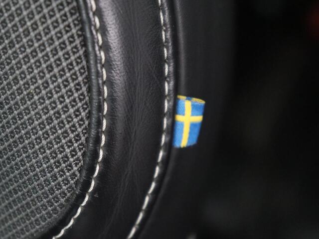 Volvo XC60 2.0 B5 R-Design | Trekhaak | Pano-Dak | LED | Harman Kardon Sound | 360 Camera