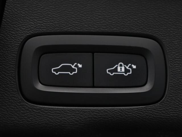 Volvo XC60 2.0 B5 R-Design | Trekhaak | Pano-Dak | LED | Harman Kardon Sound | 360 Camera