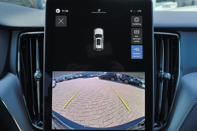 Volvo XC60 T6 Recharge AWD Plus Dark - IntelliSafe Assist & Surround - Harman/Kardon audio - Parkeercamera achter - Verwarmde voorstoelen, stuur & achterbank - Parkeersensoren voor & achter - Elektr. bedienb. voorstoelen met geheugen - Draadloze tel. lader - Extra getint glas - 21' LMV
