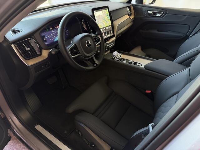 Volvo XC60 2.0 T8 455PK AWD PLUS DARK NIEUWE AUTO HARMAN KARDON 360.CAM STOEL/STUUR VERW LEER vapour grey