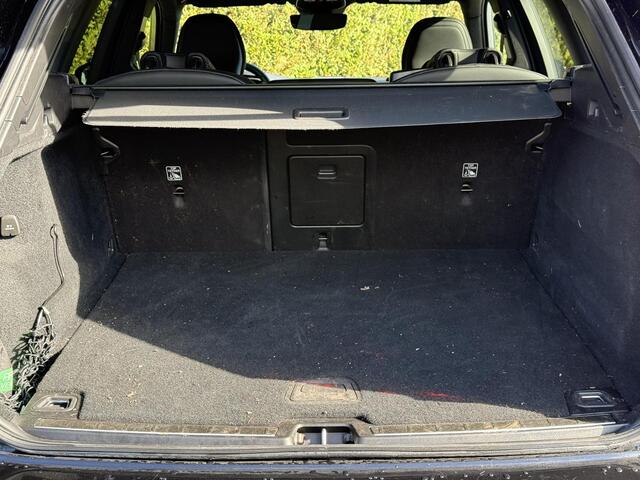 Volvo XC60 B4 R-Design | Elec.Stoel | Trekhaak | Donker Glas | Automaat