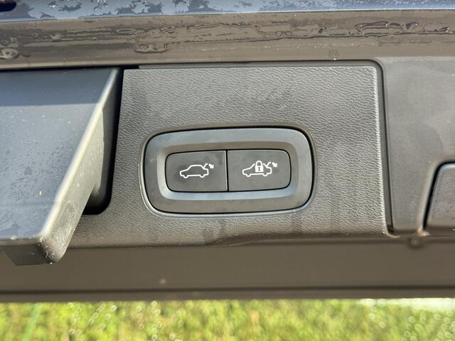 Volvo XC60 B4 R-Design | Elec.Stoel | Trekhaak | Donker Glas | Automaat