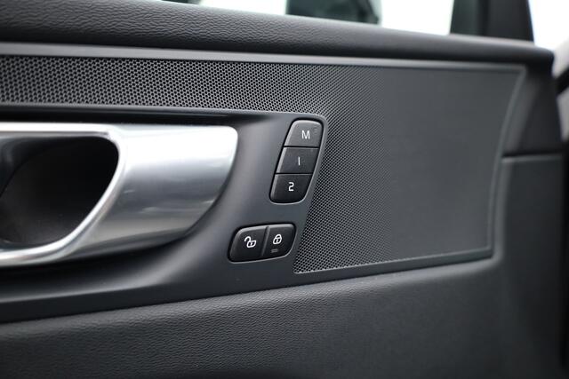 Volvo XC60 2.0 T6 Plug-in hybrid AWD Plus Dark | Rijklaar! | Black-Pakket | S/K-Dak | Leder+Memory | Adapt. Cruise | Stoel-Stuurverw. | Dig. Cockpit | Google | Camera+PDC | LED | 19'' | Elek. Klep V