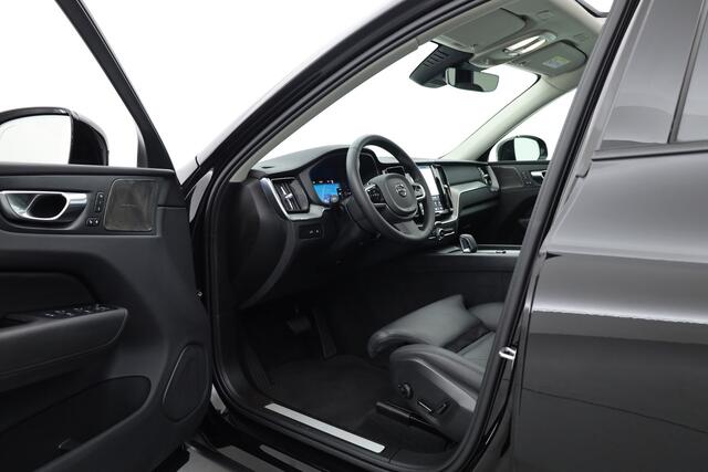 Volvo XC60 2.0 T8 Plug-in hybrid AWD Ultimate Dark | Pano | Trekhaak | HUD | Pilot Assist | Bliss | Leder | H&K | 360cam | Stoel- Stuurverw.