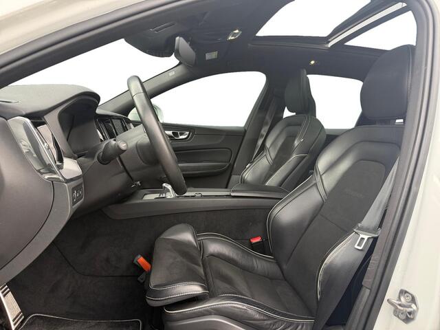 Volvo XC60 2.0 T8 Twin Engine AWD R-Design | Luchtvering | Panoramadak | Stoelverwarming |