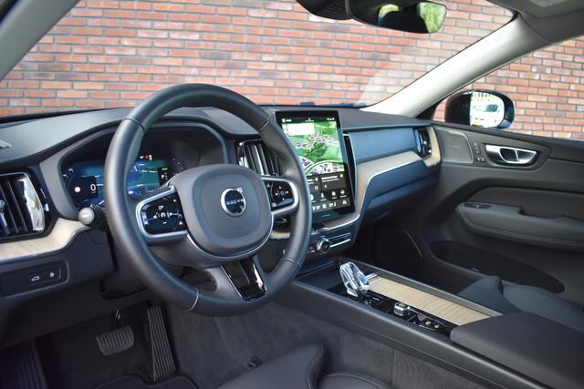 Volvo XC60 T6 350PK Plug-in hybrid AWD Ultra Dark | Luchtvering | Trekhaak | HUD | 360 camera | Panoramadak |