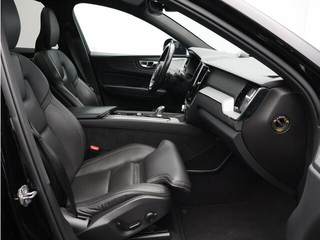Volvo XC60 T8 390PK Plug in Hybrid AWD R-Design / Luchtvering / B&W / Head-Up / Trekhaak / Nappa Leder met Ventilatie / 360gr Camera / Full Led / Keyless /