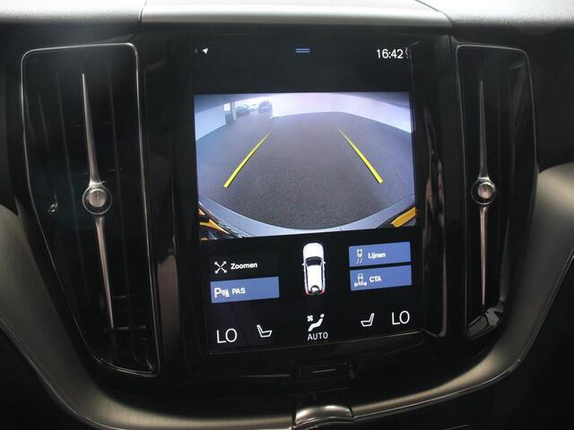 Volvo XC60 2.0 B4 Automaat Momentum Apple Carplay / Android Auto Adaptive Cruise Control Camera Lane/Side Assist Elektrische Achterklep Stoelverwarming