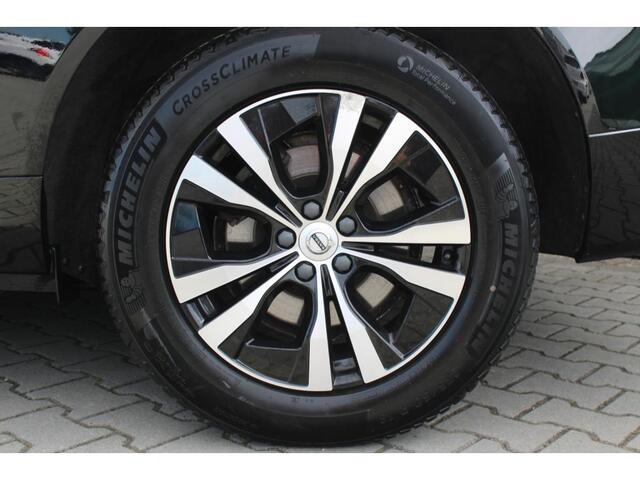 Volvo XC60 2.0 T6 Plug-in hybrid AWD Core Bright | Incl. 12 maanden garantie | Adaptieve Cruise | Lane assist | Climate control | Stoelverwarming | Stuurverwarming | Apple Carplay/ Android auto | Navigatie | Parkeersensoren | Parkeercamera | Achterbank verwarmd | Elektrisch verstelbare stoelen |