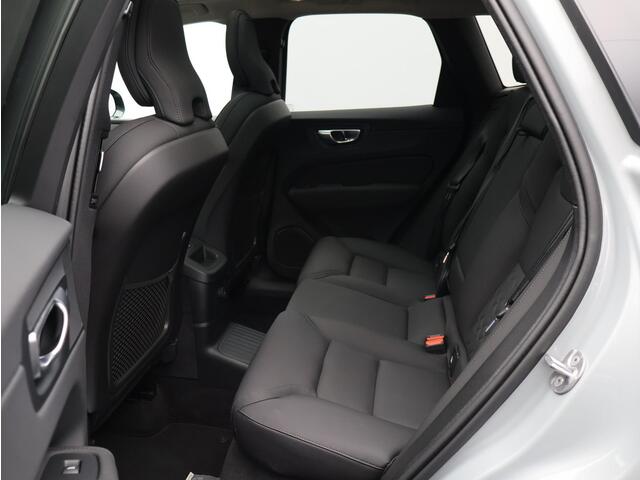 Volvo XC60 2.0 T6 Plug-in hybrid AWD Ultra Dark / Trekhaak / Luchtvering / Head-Up Display / 360 Camera / Harman Kardon / Panoramadak / Stoel+Stuurverwarming / BLIS /
