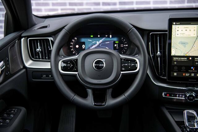 Volvo XC60 T6 350 pk Plug-in hybrid AWD Plus Black Edition | Facelift | Harman Kardon Audio | Head-up Display | 360° Camera | Panoramadak | Lichtmetalen Velgen 21 inch | Elektrisch Verstelbare Voorstoelen | Keyless Entry | BLIS
