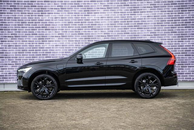 Volvo XC60 T6 350 pk Plug-in Hybrid AWD Plus Black Edition | Trekhaak 2.250 kg | Facelift | PHEV | 360° Camera | Panoramadak | Head-up Display | Trekhaak | Keyless Entry | Lichtmetalen Velgen 21 inch | Elektrische Achterklep | Cruise Control Adaptief | BLIS | Navigatie