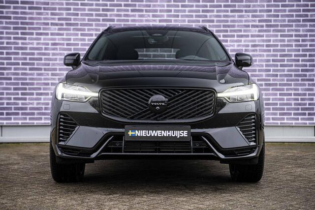 Volvo XC60 T6 350 pk Plug-in Hybrid AWD Plus Black Edition | Trekhaak 2.250 kg | Facelift | PHEV | 360° Camera | Panoramadak | Head-up Display | Trekhaak | Keyless Entry | Lichtmetalen Velgen 21 inch | Elektrische Achterklep | Cruise Control Adaptief | BLIS | Navigatie