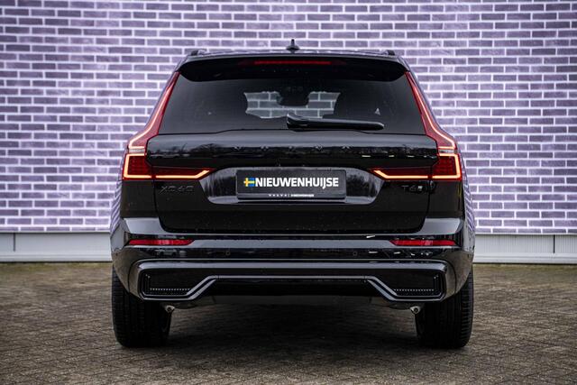 Volvo XC60 T6 350 pk Plug-in Hybrid AWD Plus Black Edition | Trekhaak 2.250 kg | Facelift | PHEV | 360° Camera | Panoramadak | Head-up Display | Trekhaak | Keyless Entry | Lichtmetalen Velgen 21 inch | Elektrische Achterklep | Cruise Control Adaptief | BLIS | Navigatie