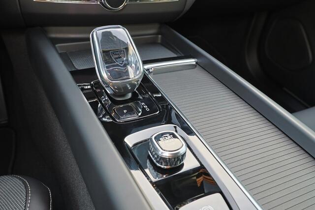 Volvo XC60 T6 Recharge AWD Plus Black Edition - Panorama/schuifdak - IntelliSafe Assist & Surround - 360º Camera - Harman/Kardon audio - Verwarmde voorstoelen, stuur & achterbank - Parkeersensoren voor & achter - Elektr. bedienb. voorstoelen met geheugen - Head up display - Draadloze tel. lader - Extra getint glas - 21' LMV