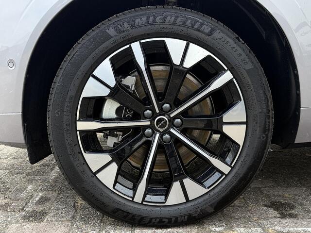 Volvo XC60 2.0 T6 Plug-in hybrid AWD Plus Dark Panoramadak / head-up display / extra getint glas