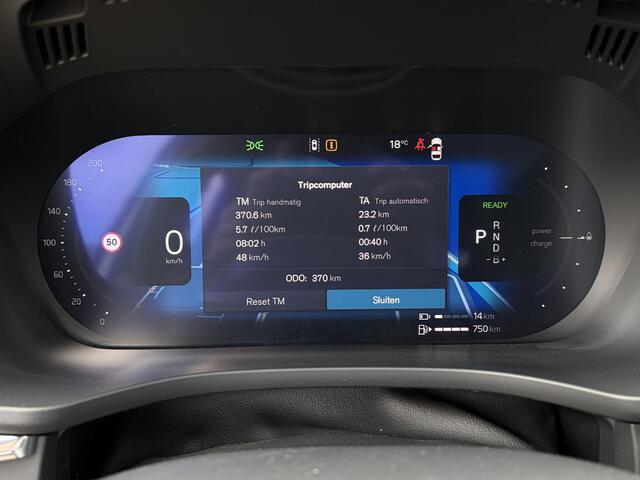 Volvo XC60 2.0 T6 Plug-in hybrid AWD Plus Dark Panoramadak / head-up display / extra getint glas