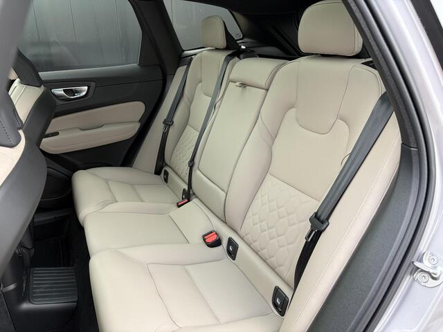 Volvo XC60 2.0 T6 Plug-in hybrid AWD Plus Dark Panoramadak / head-up display / extra getint glas