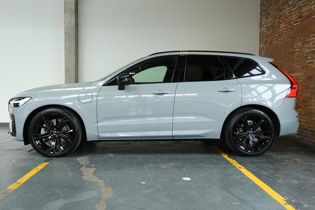 Volvo XC60 T6 Plug-in hybrid AWD Ultra Black Edition | Panoramadak | Trekhaak | Luchtvering | Verwarmbare voorstoelen, achterbank en stuurwiel | Head-up display | 360 graden camera | Premium audio by Harman Kardon | Apple carplay/Android auto