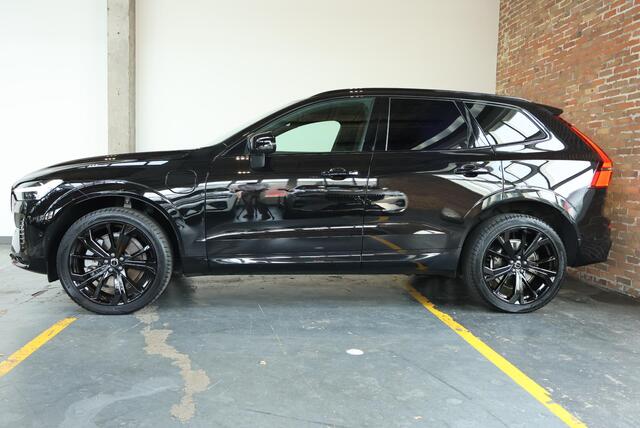 Volvo XC60 2.0 T6 Plug-in hybrid AWD Ultra Black Edition | Panoramadak | Trekhaak | Luchtvering | Verwarmbare voorstoelen | achterbank en stuurwiel | Head-up display | 360° Parkeercamera | Premium audio by Harman Kardon | Apple carplay/Android auto