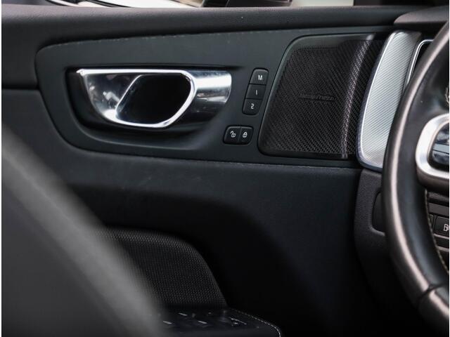 Volvo XC60 T6 Recharge AWD R-Design SOH 90,4% Leder Pano BLIS Harman Kardon