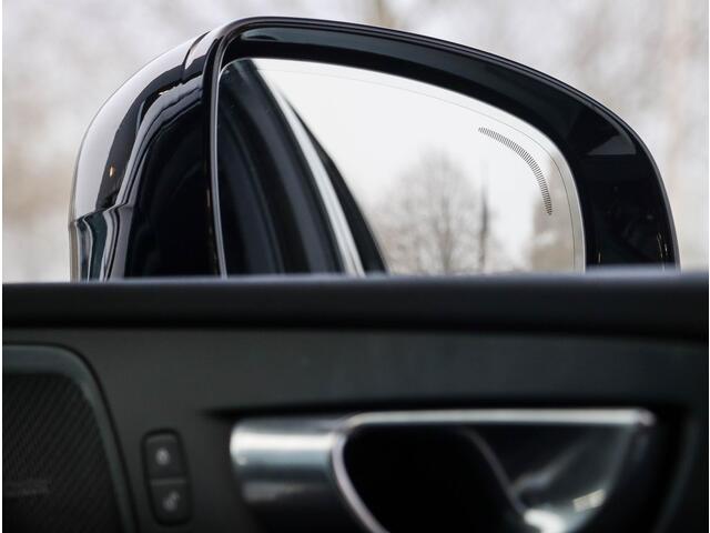 Volvo XC60 T6 Recharge AWD R-Design SOH 90,4% Leder Pano BLIS Harman Kardon