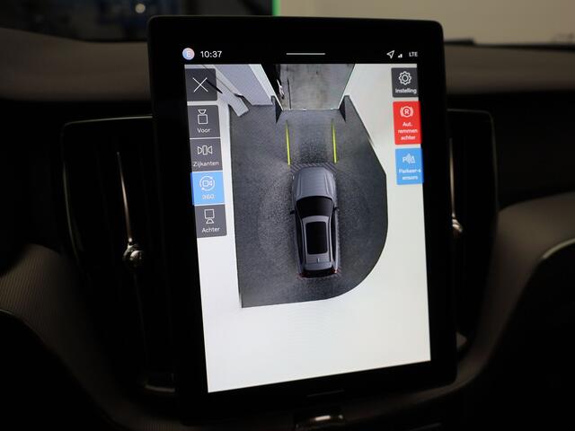 Volvo XC60 2.0 T6 Plug-in hybrid AWD Plus Dark | Trekhaak | Panodak | Dode Hoek | 360 Camera | Harman Kardon | Head Up | Elk. Klep | Prijs Rijklaar!!