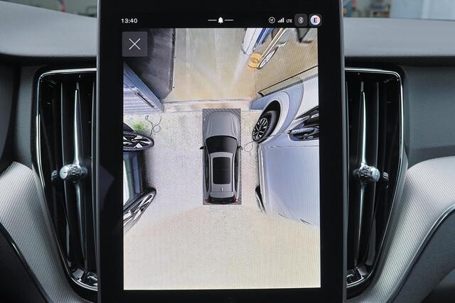 Volvo XC60 T6 Recharge AWD Plus Black Edition - Panorama/schuifdak - IntelliSafe Assist & Surround - 360º Camera - Harman/Kardon audio - Verwarmde voorstoelen, stuur & achterbank - Parkeersensoren voor & achter - Elektr. bedienb. voorstoelen met geheugen - Head up display - Draadloze tel. lader - Extra getint glas - 21' LMV