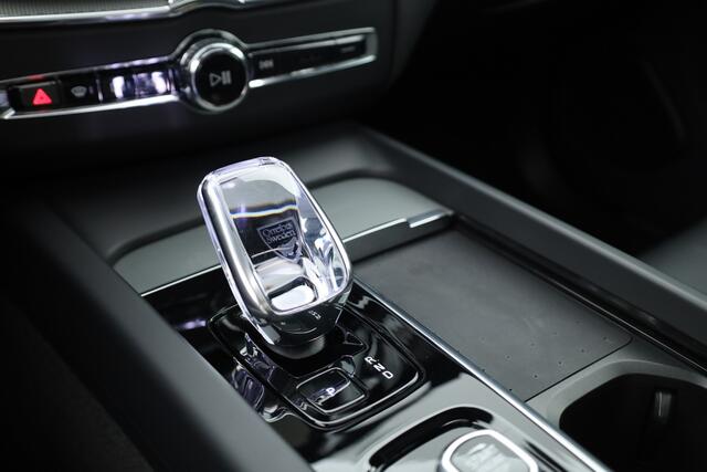 Volvo XC60 T6 PHEV Ultra Black Edition | Pano | HUD | Elek. Trekhaak | akoestisch glas | Memory Seats | 360cam | Adapt. Cruise | 21'' | Google Info. x