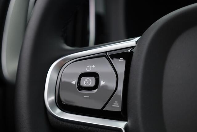 Volvo XC60 T6 PHEV Ultra Black Edition | Pano | HUD | Elek. Trekhaak | akoestisch glas | Memory Seats | 360cam | Adapt. Cruise | 21'' | Google Info. x