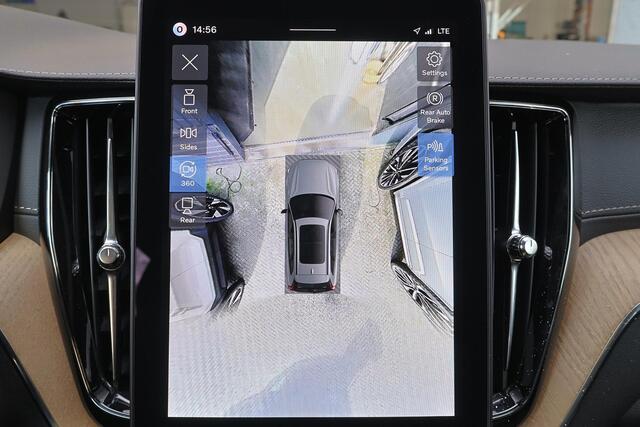 Volvo XC60 T6 Recharge AWD Ultra Dark - Luchtvering - Panorama/schuifdak - IntelliSafe Assist & Surround - 360º Camera - Harman/Kardon audio - Adaptieve LED koplampen - Verwarmde voorstoelen, stuur & achterbank - Parkeersensoren voor & achter - Elektr. bedienb. voorstoelen met geheugen - Head up display - Draadloze tel. lader - Extra getint glas - Inklapbare trekhaak - 20' LMV